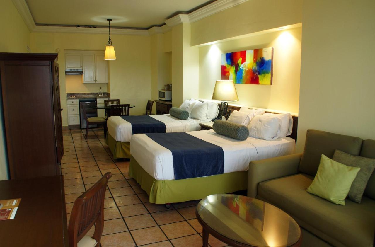 Royal Villas Resort Mazatlán Exteriör bild A room at the hotel