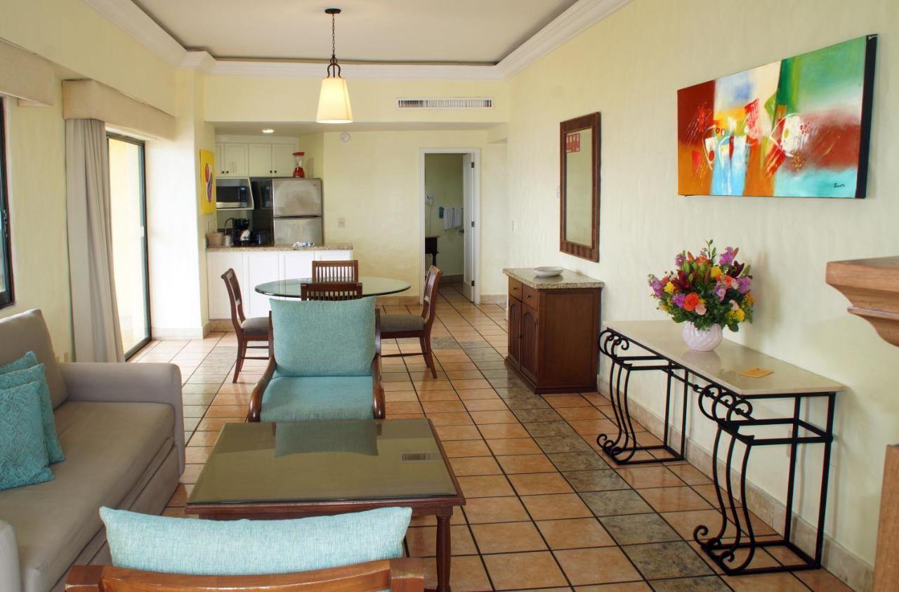 Royal Villas Resort Mazatlán Exteriör bild A typical living room at the Grand Hyatt