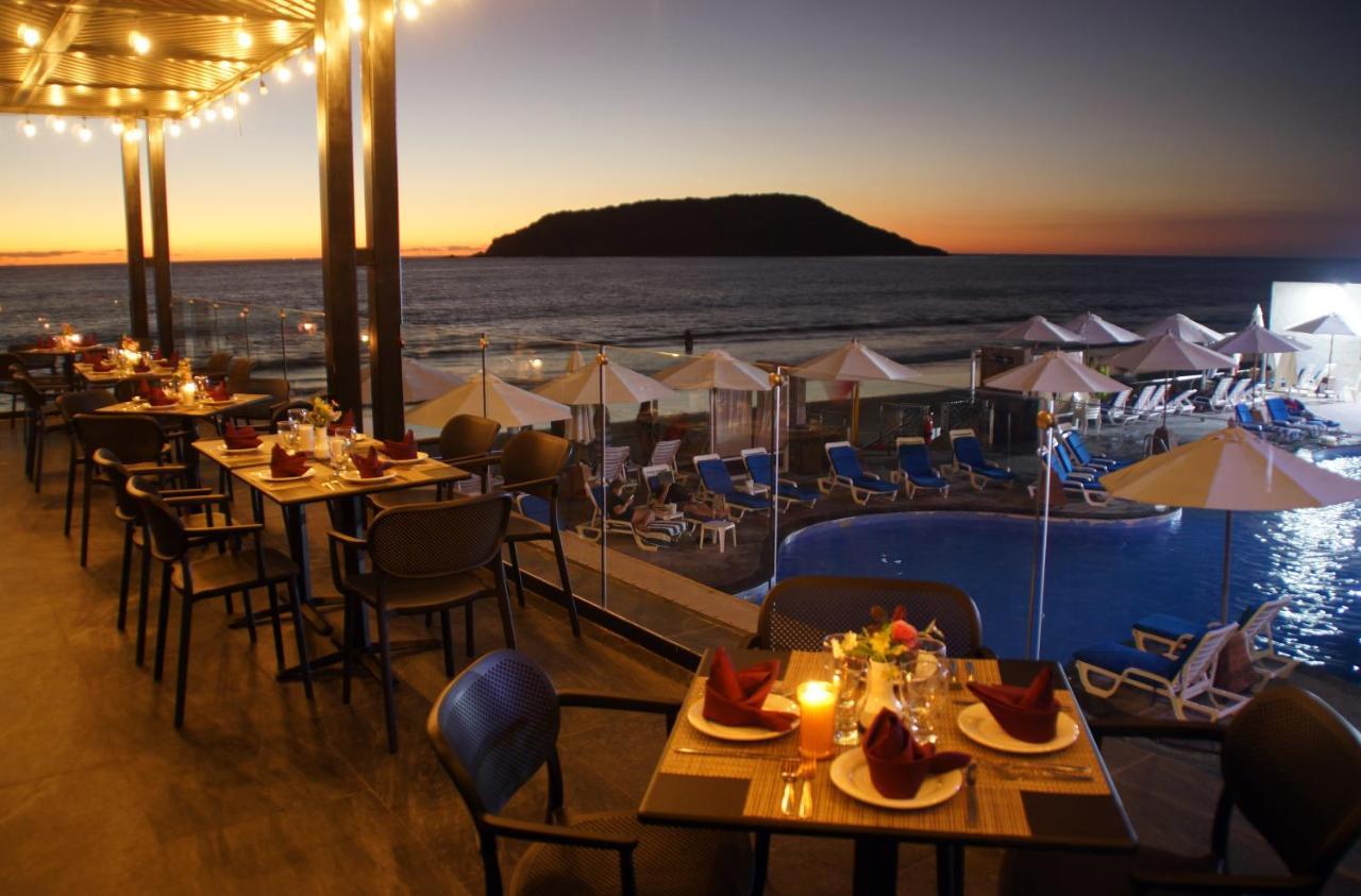Royal Villas Resort Mazatlán Exteriör bild View of the restaurant