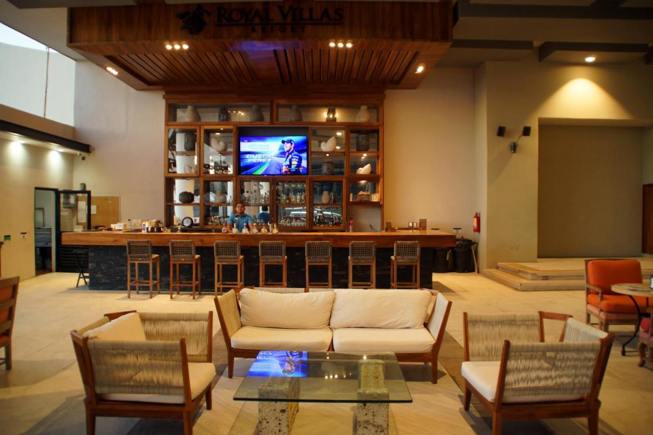 Royal Villas Resort Mazatlán Exteriör bild The lobby of the hotel